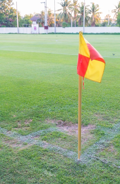 Bandera de la esquina en un campo de fútbol