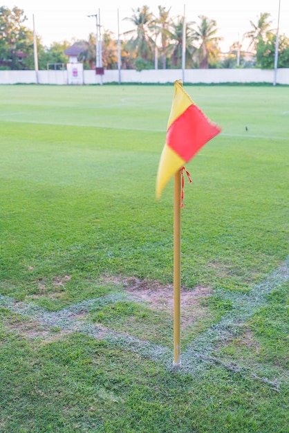 Bandera de la esquina en un campo de fútbol