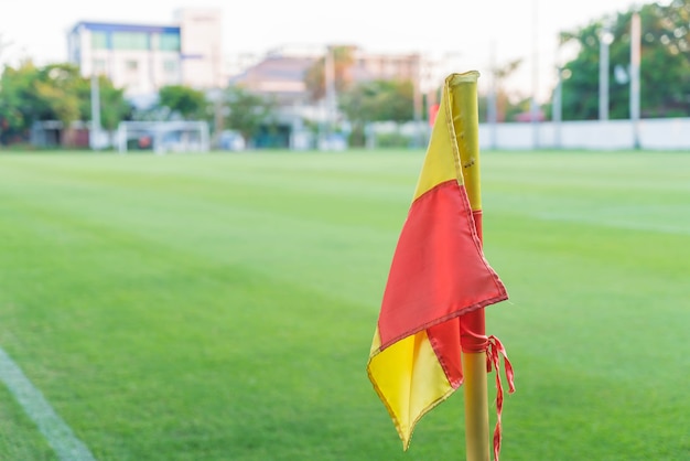 Bandera de la esquina en un campo de fútbol