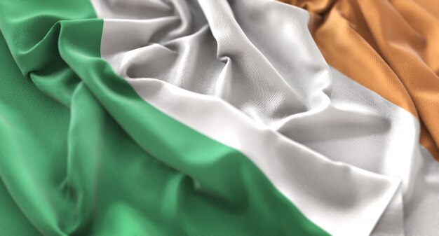 Bandera de Irlanda Ruffled Bellamente Acurrucado Macro Primer plano