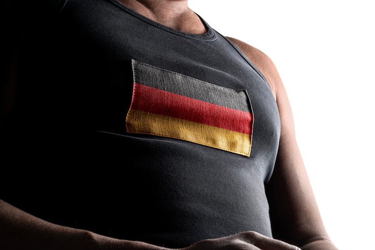 Foto gratuito la bandera nacional de alemania en el pecho del atleta.