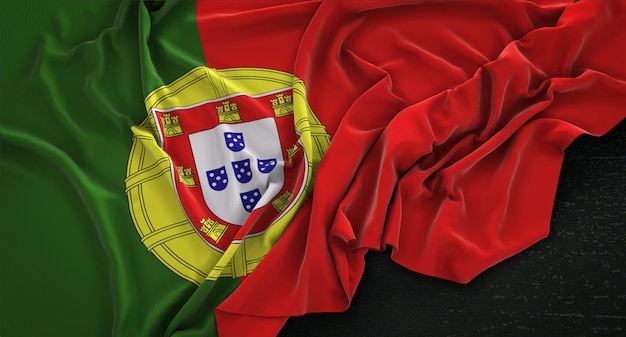 Bandera de Portugal arrugado sobre fondo oscuro 3D Render