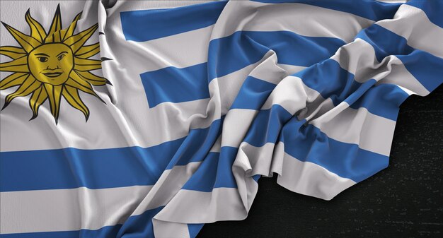 Bandera de Uruguay arrugado sobre fondo oscuro 3D render