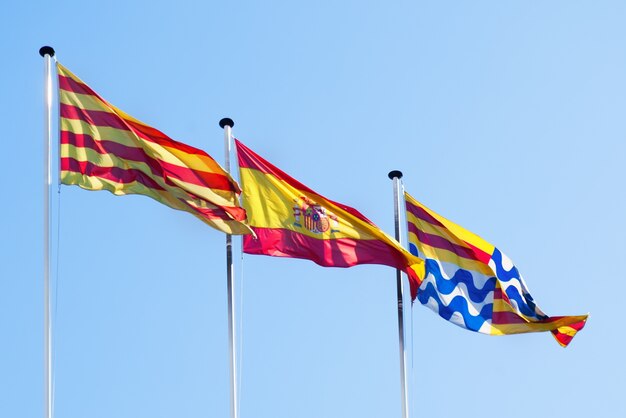 Banderas de Cataluña, España y Badalona