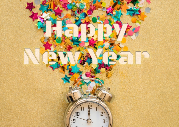 Foto gratuita banner de feliz año nuevo con reloj