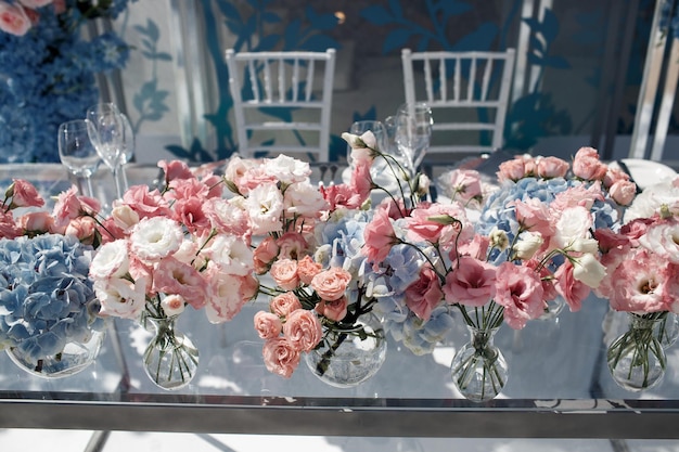 banquete de catering de bodas de lujo al aire libre