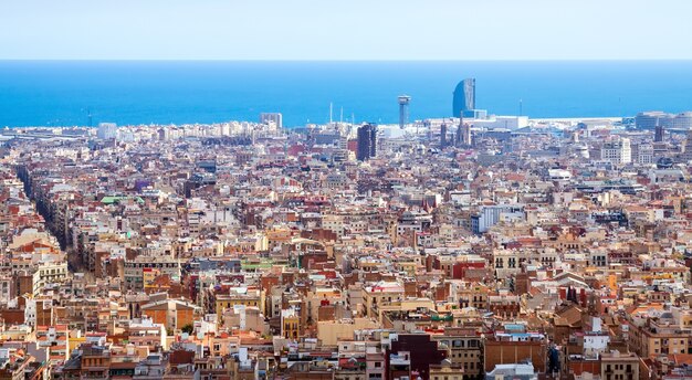 Barcelona en un día soleado, España