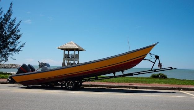 Foto gratuita barco en tierra