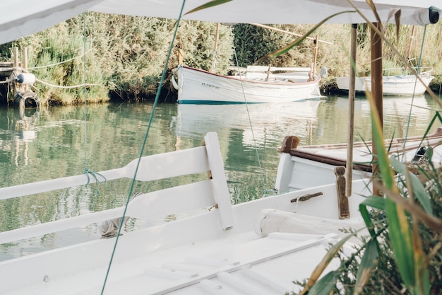 Foto gratuita barcos en el río