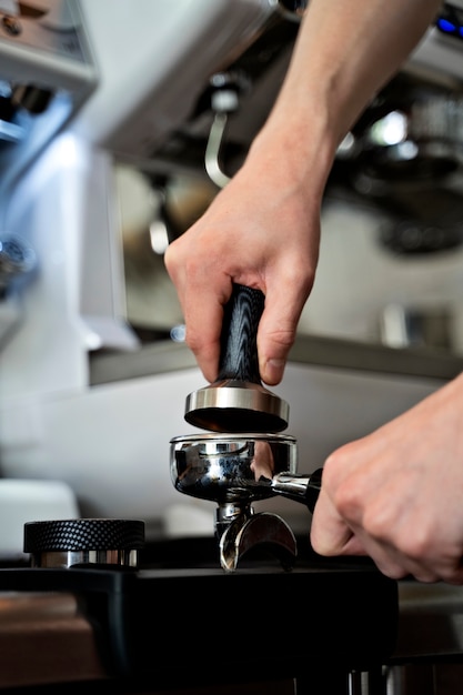 Barista preparando bebida