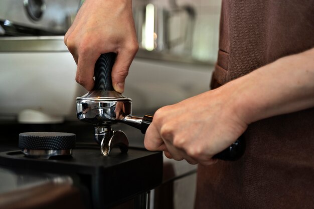 Barista preparando bebida