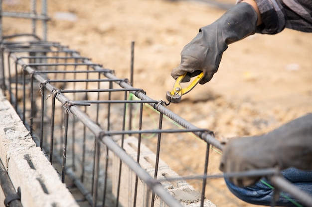 barra de acero en el sitio de construcción