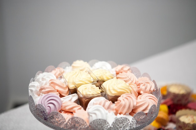 Barra de caramelo dulce en la boda. Celebración y fiesta