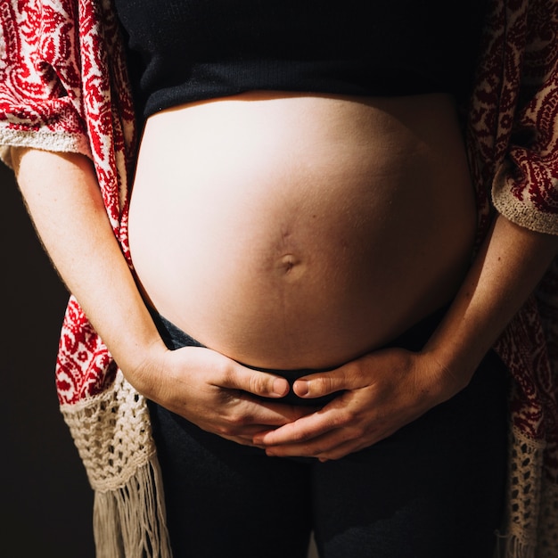 Barriga de mujer embarazada