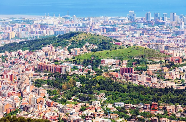barrios residenciales de Barcelona desde el monte
