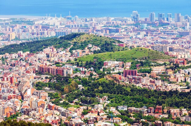 barrios residenciales de Barcelona desde el monte