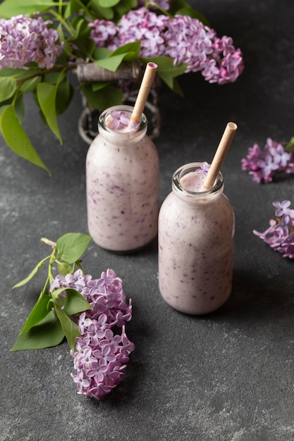 Batido de alto ángulo con jacinto