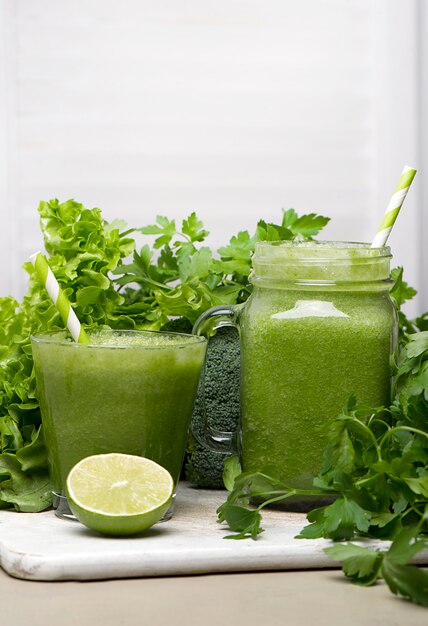 Batido de desintoxicación verde. Recetas de batidos para bajar de peso rápidamente