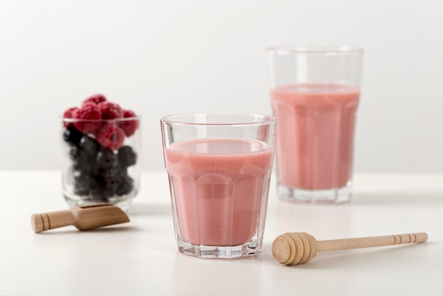 Batido de fresa fresca en vasos