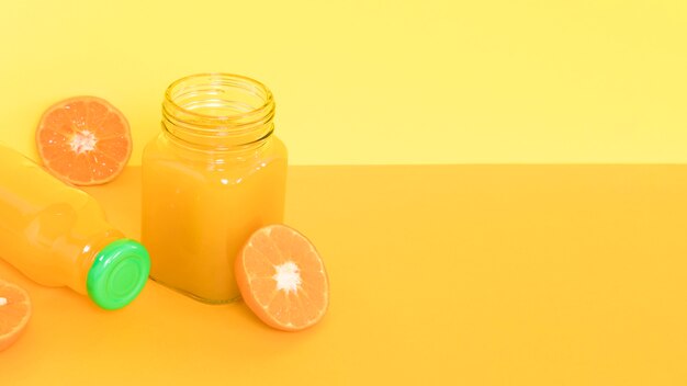 Batido de naranja nutritivo con espacio de copia