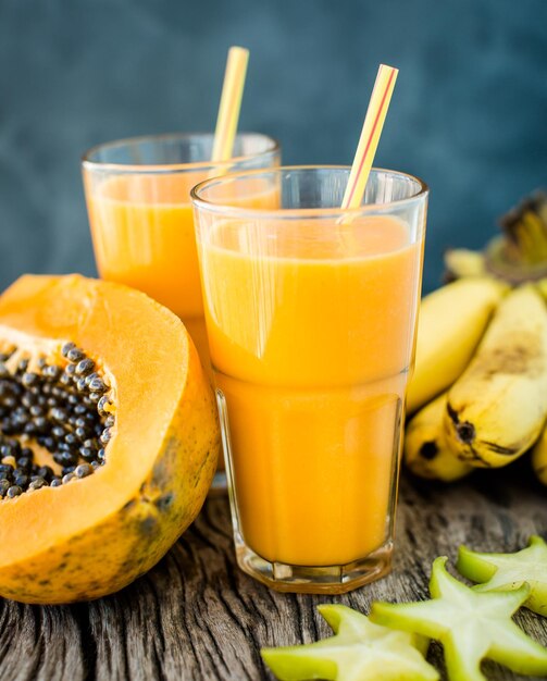 Batido tropical con papaya y plátano