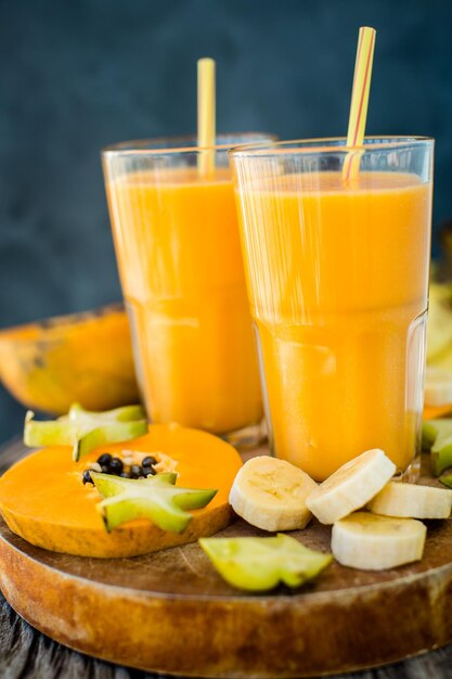 Batido tropical con papaya y plátano