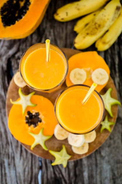 Batido tropical con papaya y plátano