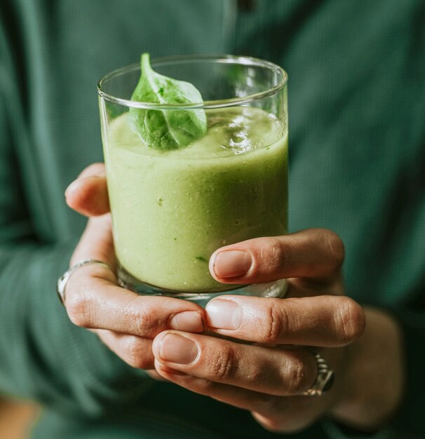 Batido vegano de verduras y jengibre