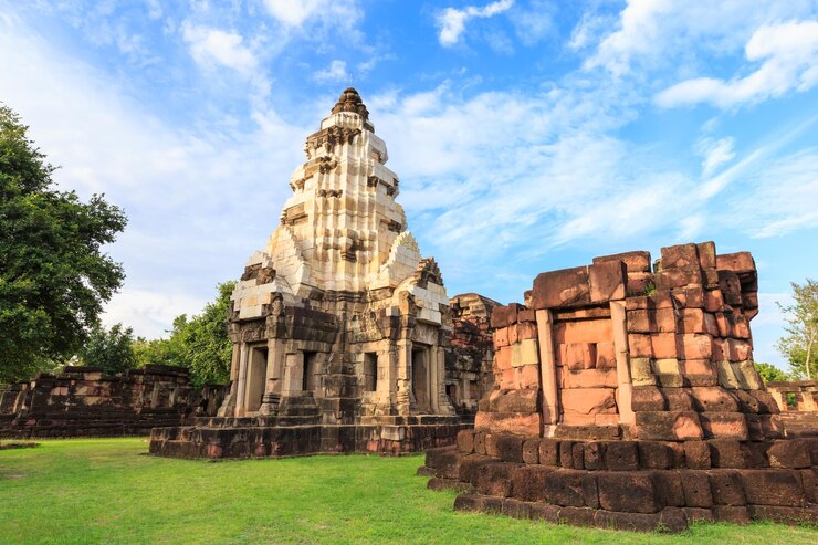 Photo Gratis batu kuno prasat pha nom wan di thailand