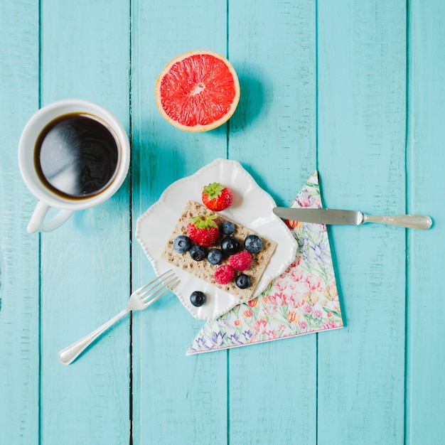 Bayas, café y pomelo