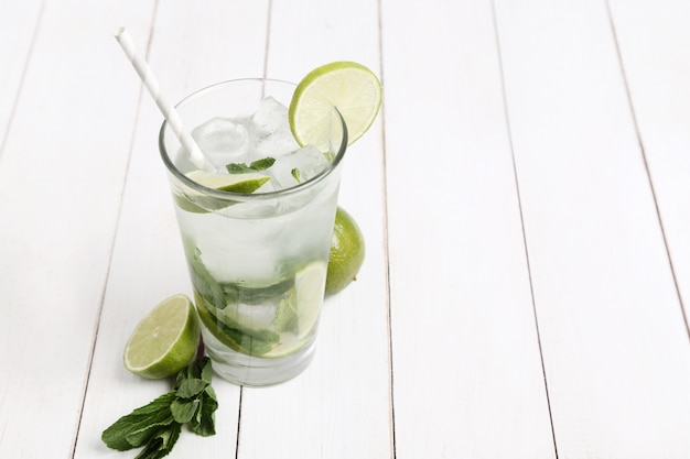 Bebida alcohólica mojito