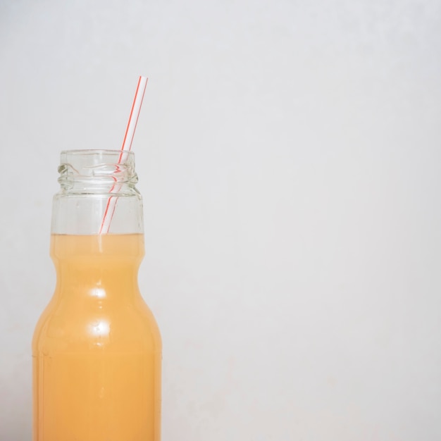 Bebida refrescante en botella