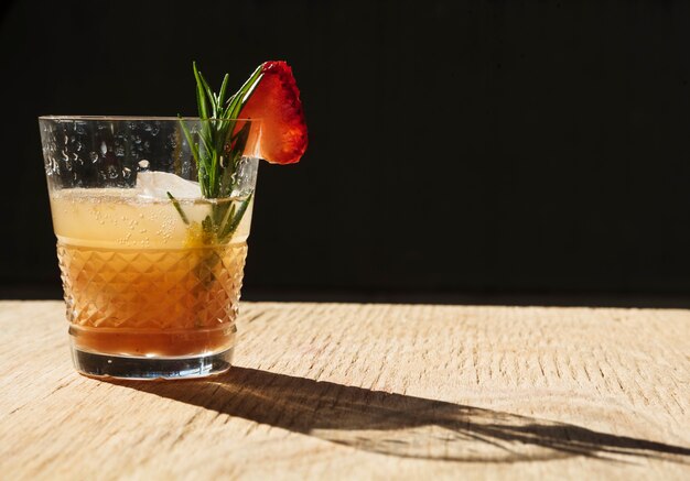 Bebida refrescante con fresa