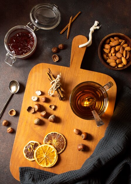 Bebida de té de invierno en tela