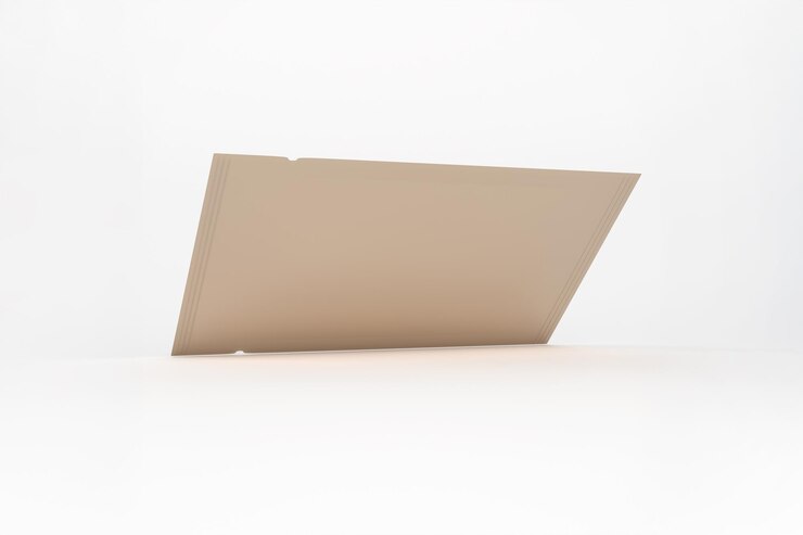 Photo Gratis beige cardboard isolated on white background