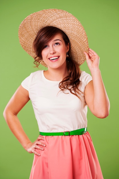 Bella mujer con sombrero