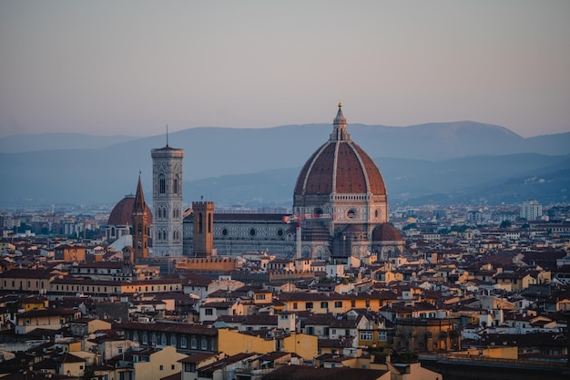 Foto gratuita bella vista del horizonte de los edificios en florencia, italia