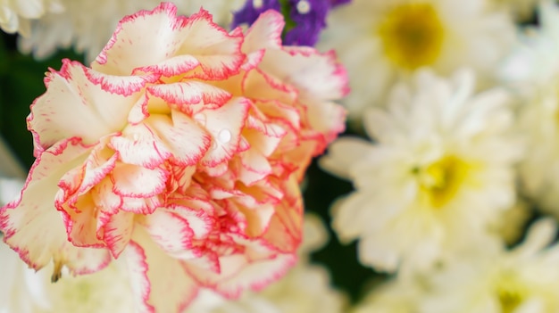 Bellas flores para San Valentín y escena de la boda