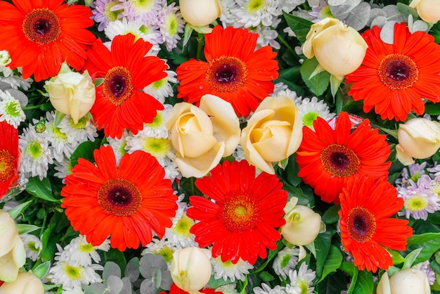 Bellas flores para San Valentín y escena de la boda