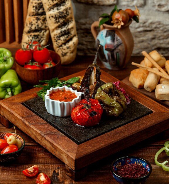 Berenjenas al horno tomate y pimiento con salsa