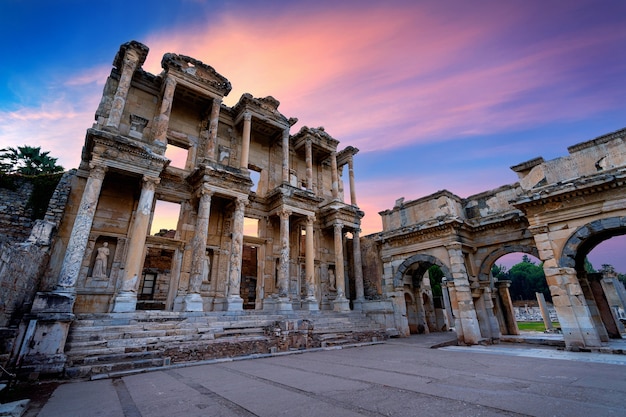 Foto gratuita biblioteca de celso en la antigua ciudad de éfeso en izmir, turquía.