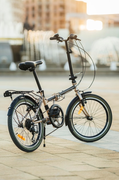 Bicicleta ecológica moderna al aire libre