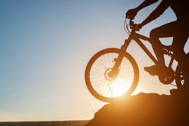 Bicicleta de montaña de viaje propio estilo de vida