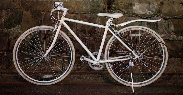 Foto gratuita bicicleta vintage blanca completa