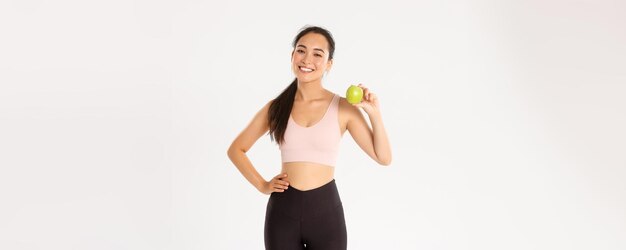 Bienestar deportivo y estilo de vida activo concepto descarado atractivo entrenador de fitness femenino asiático chica traine