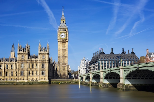 Big Ben y las Casas del Parlamento, Londres, Reino Unido.