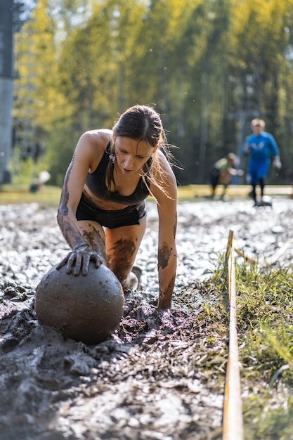 Foto gratuita bison race - carrera de obstáculos, competición deportiva, bielorrusia, mayo de 2019