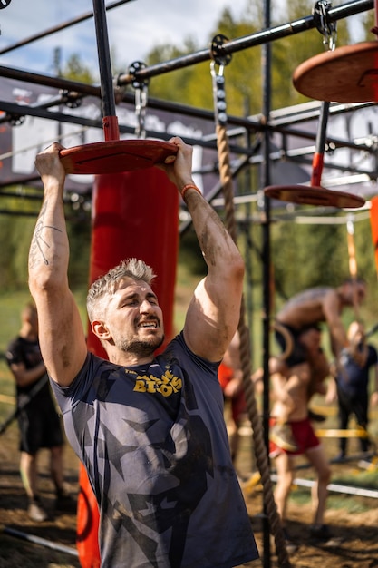 Foto gratuita bison race - carrera de obstáculos, competición deportiva, bielorrusia, mayo de 2019