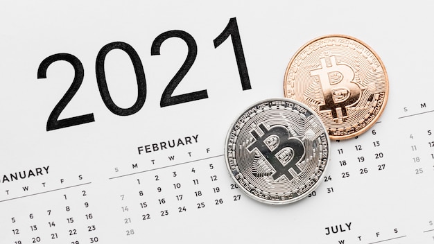 Foto gratuita bitcoins en el calendario 2021