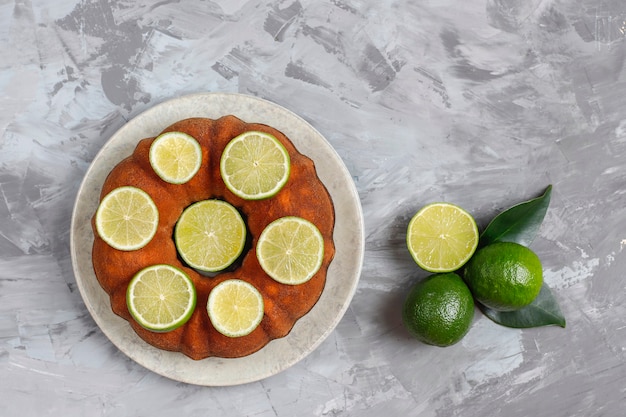 Foto gratuita bizcocho casero con cítricos.